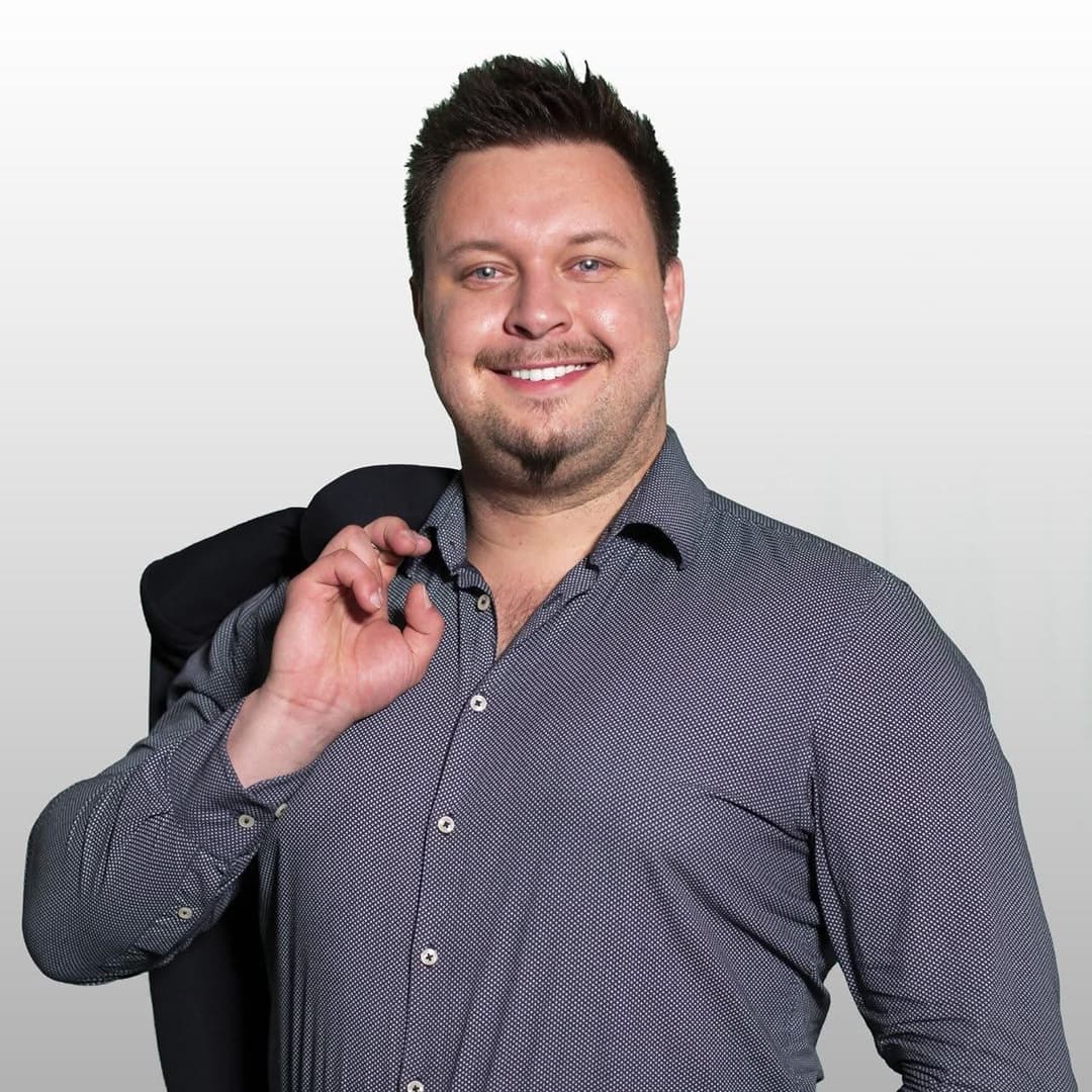 Pavel Maloušek při práci s klientem