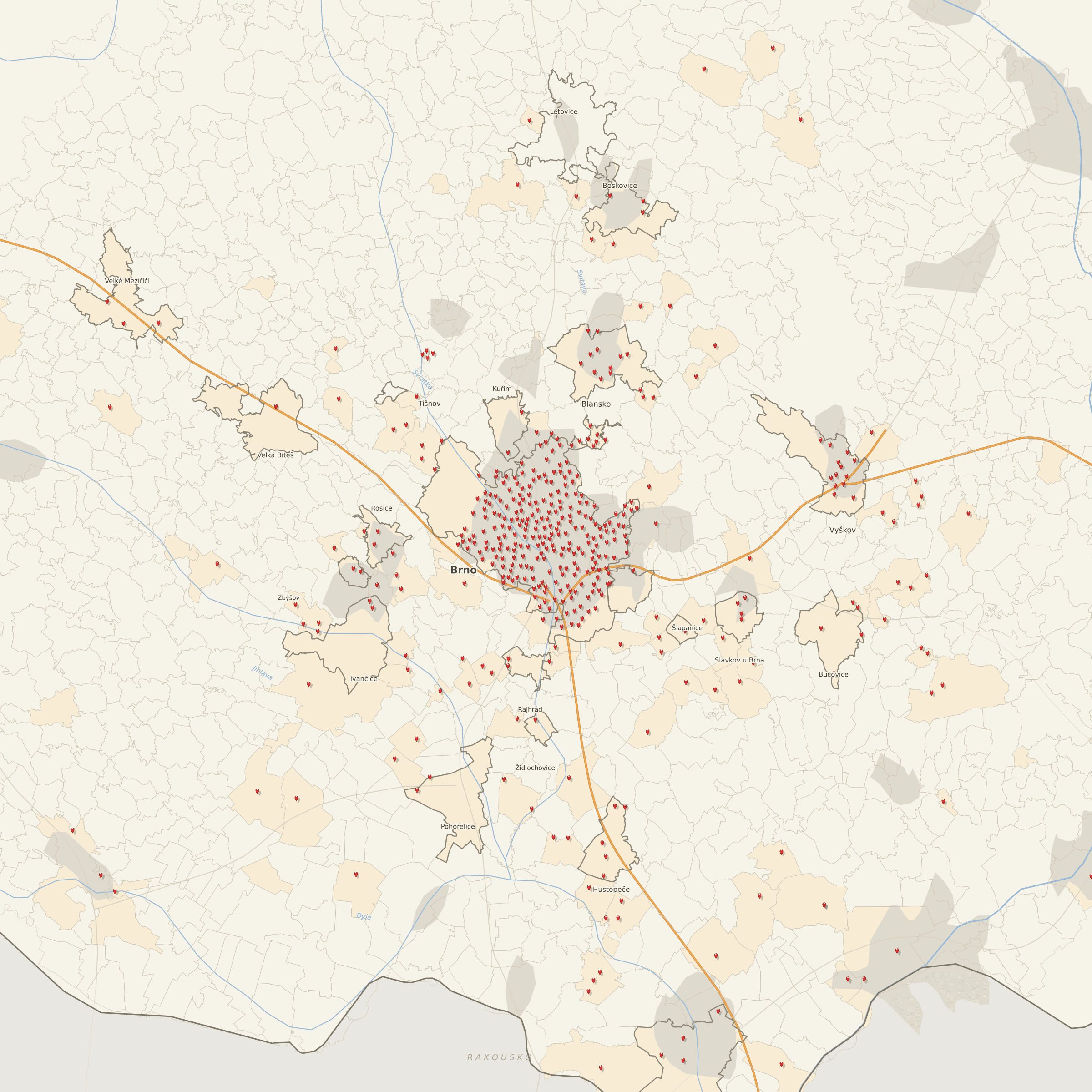 Mapa jižní Moravy se stovkami špendlíků označujícími prodané nemovitosti, nejhustěji v Brně a okolí.